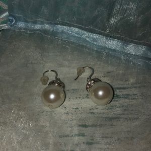 Dangly pearl earrings